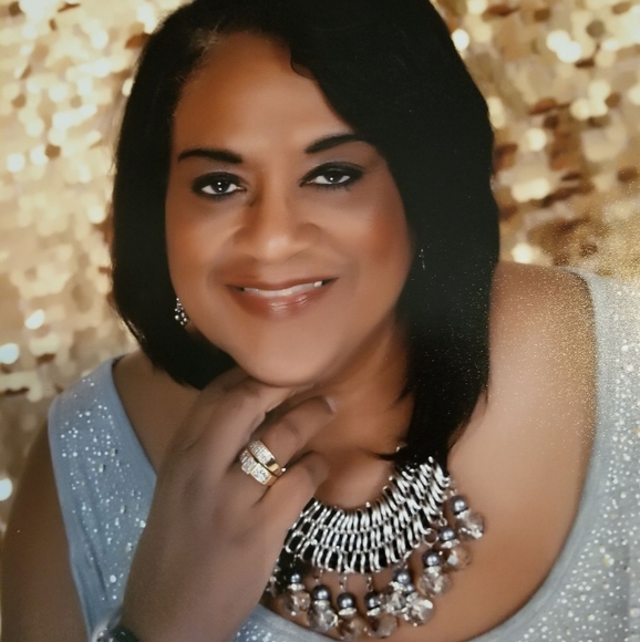 Meet your Posher, Paula - Picture 1 of 1